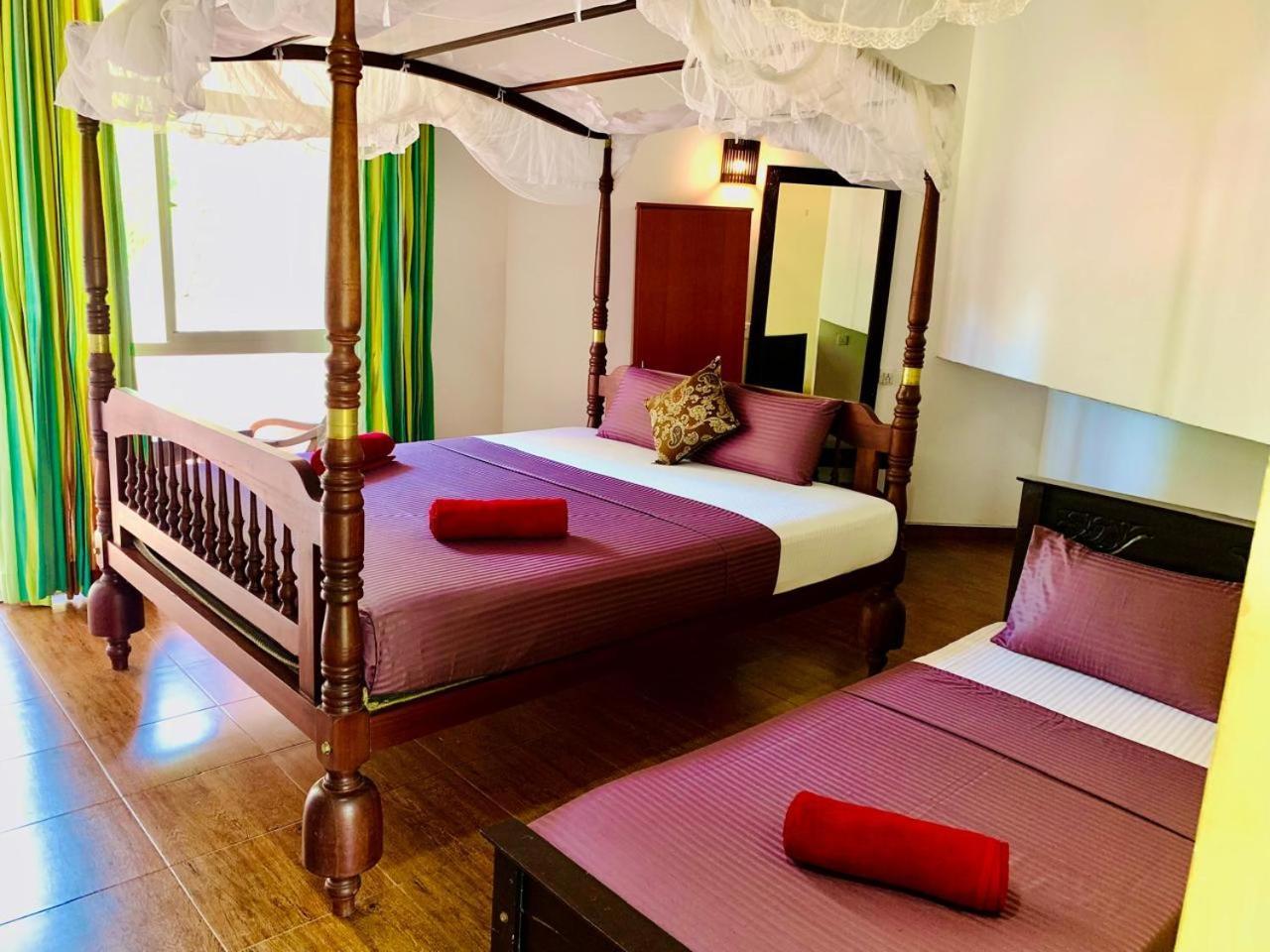 Poppies Mirissa Hotel Екстериор снимка