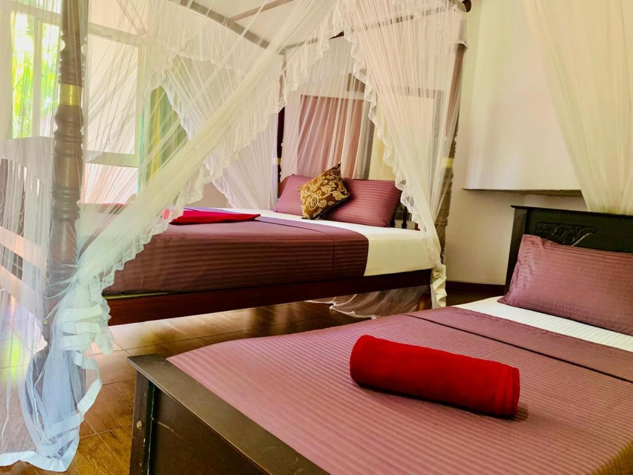 Poppies Mirissa Hotel Екстериор снимка