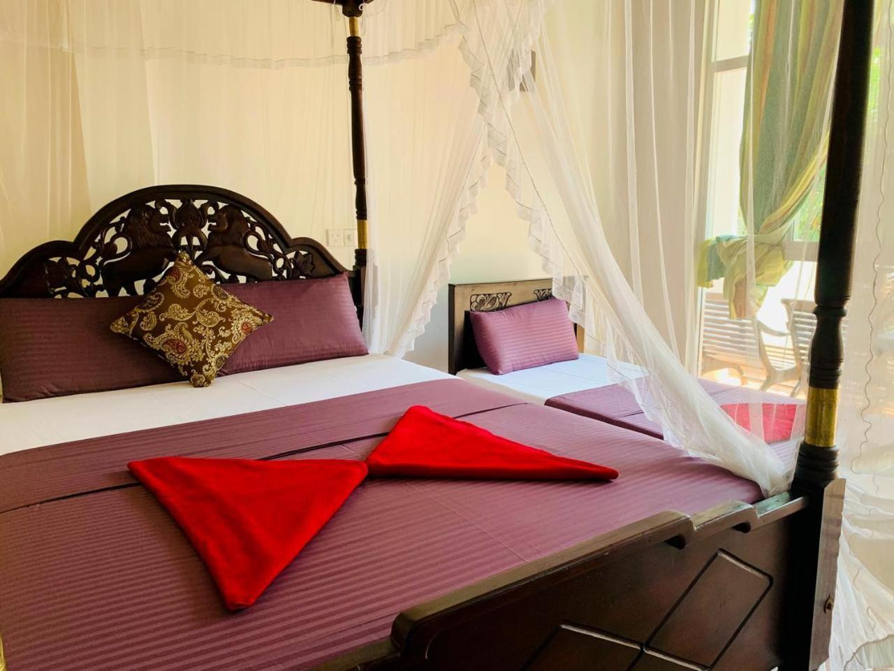 Poppies Mirissa Hotel Екстериор снимка
