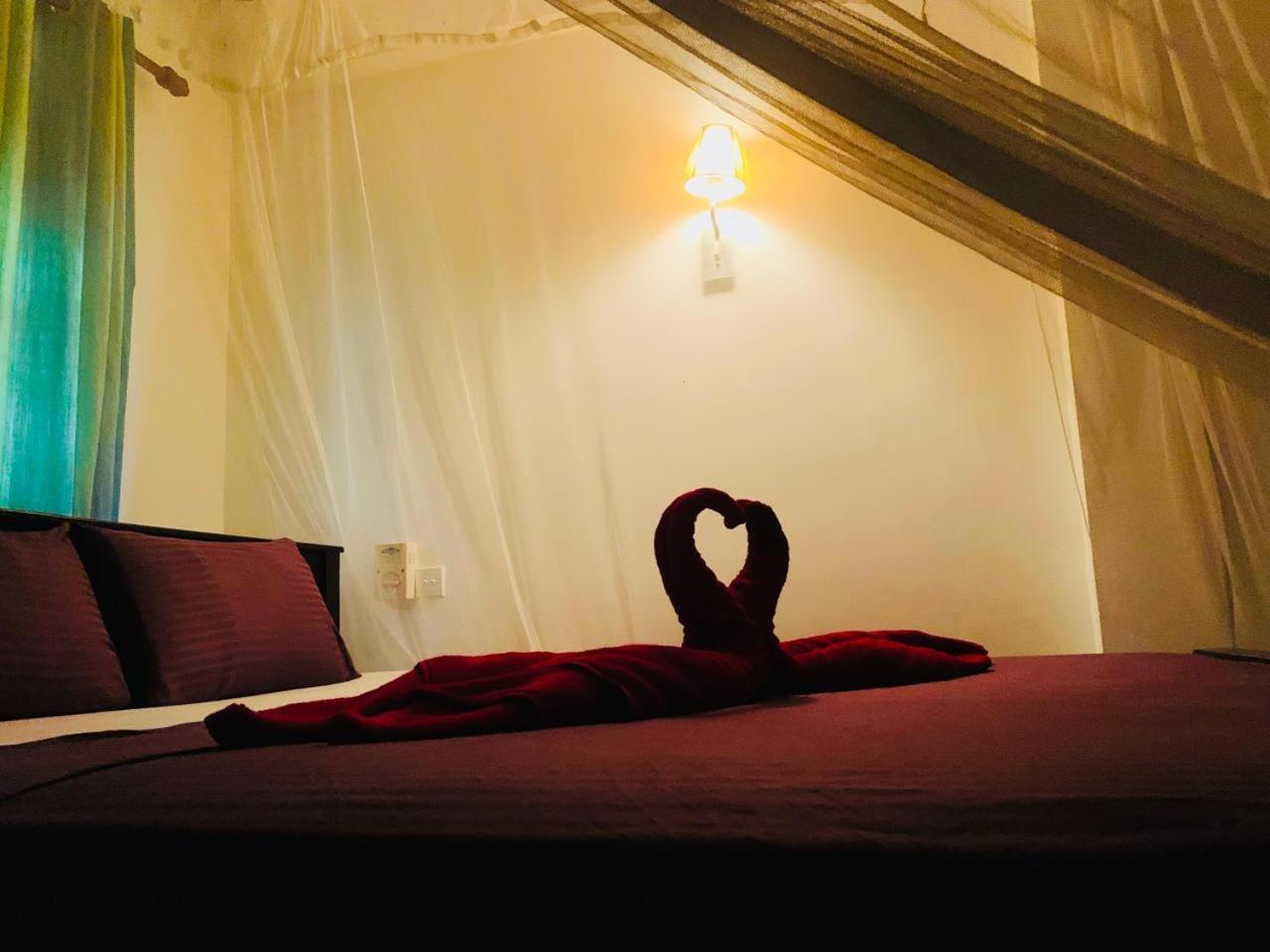 Poppies Mirissa Hotel Екстериор снимка