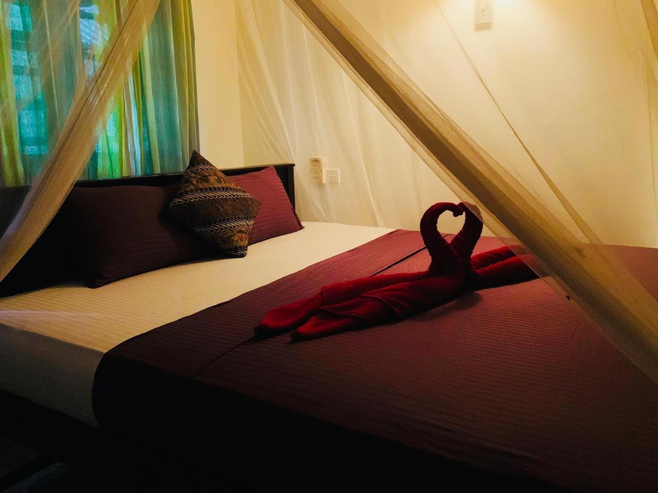 Poppies Mirissa Hotel Екстериор снимка