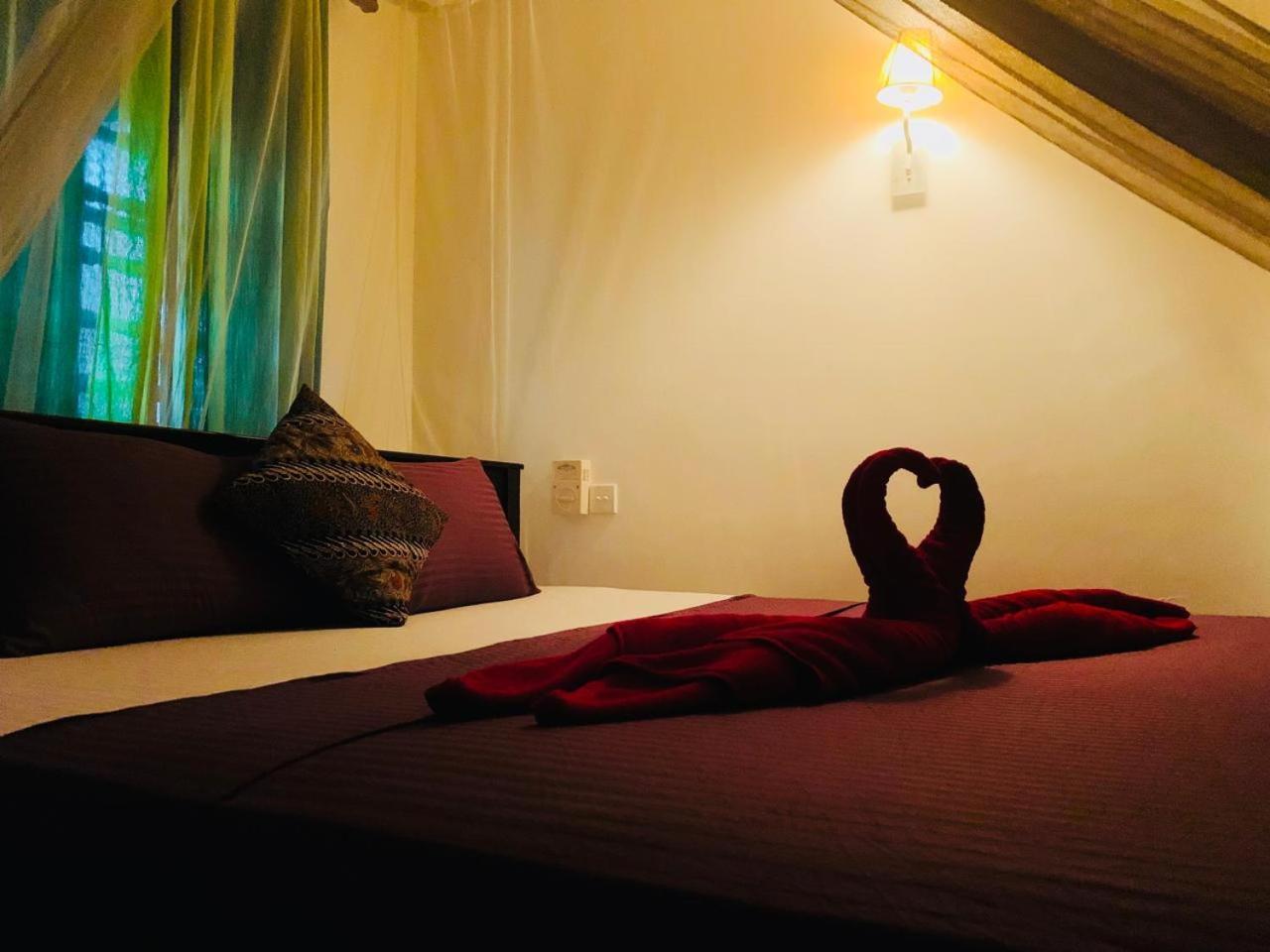 Poppies Mirissa Hotel Екстериор снимка