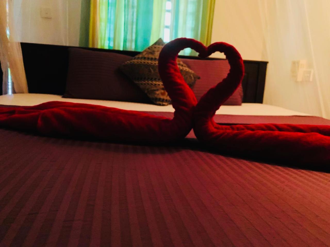 Poppies Mirissa Hotel Екстериор снимка