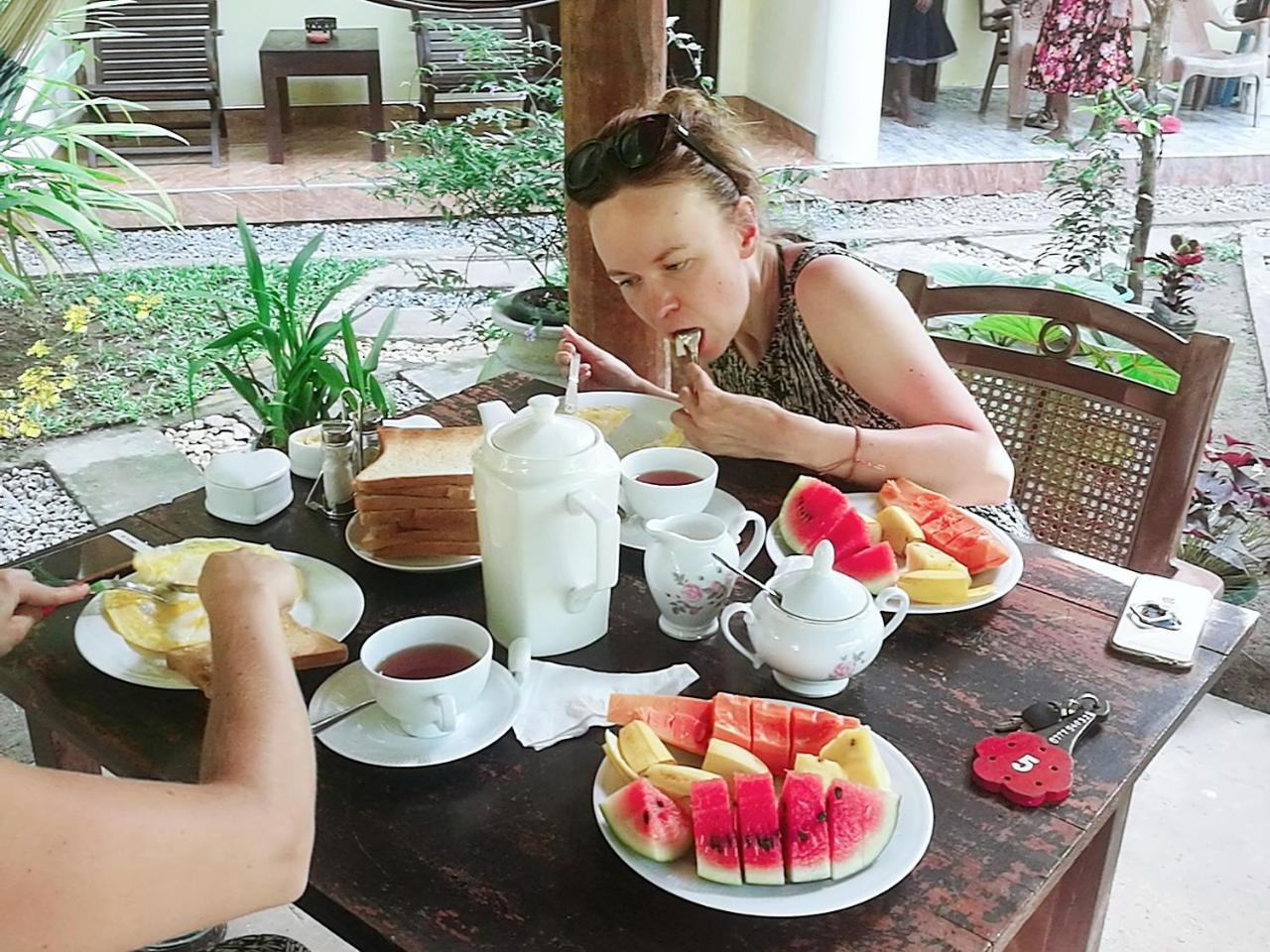 Poppies Mirissa Hotel Екстериор снимка