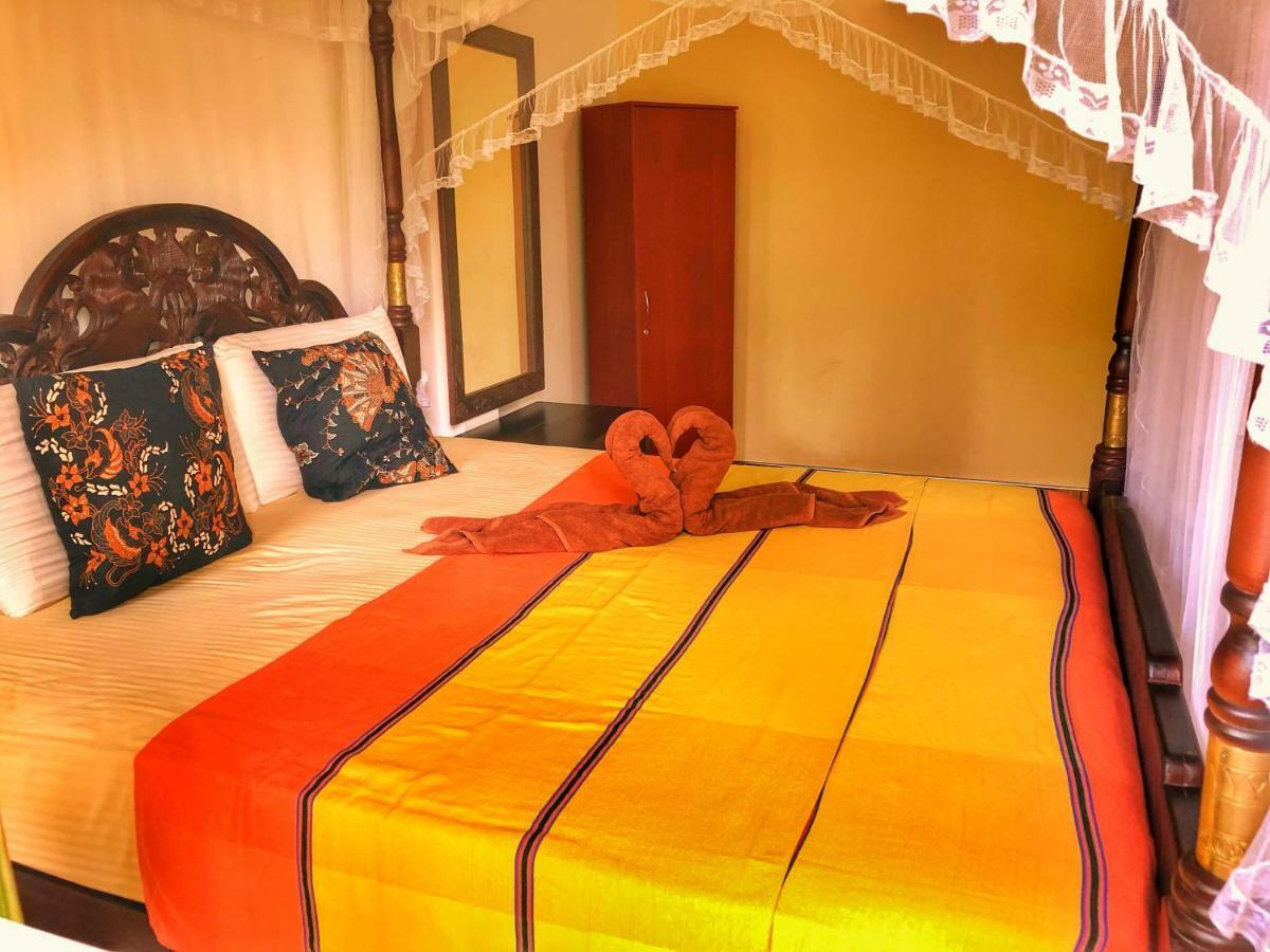 Poppies Mirissa Hotel Екстериор снимка